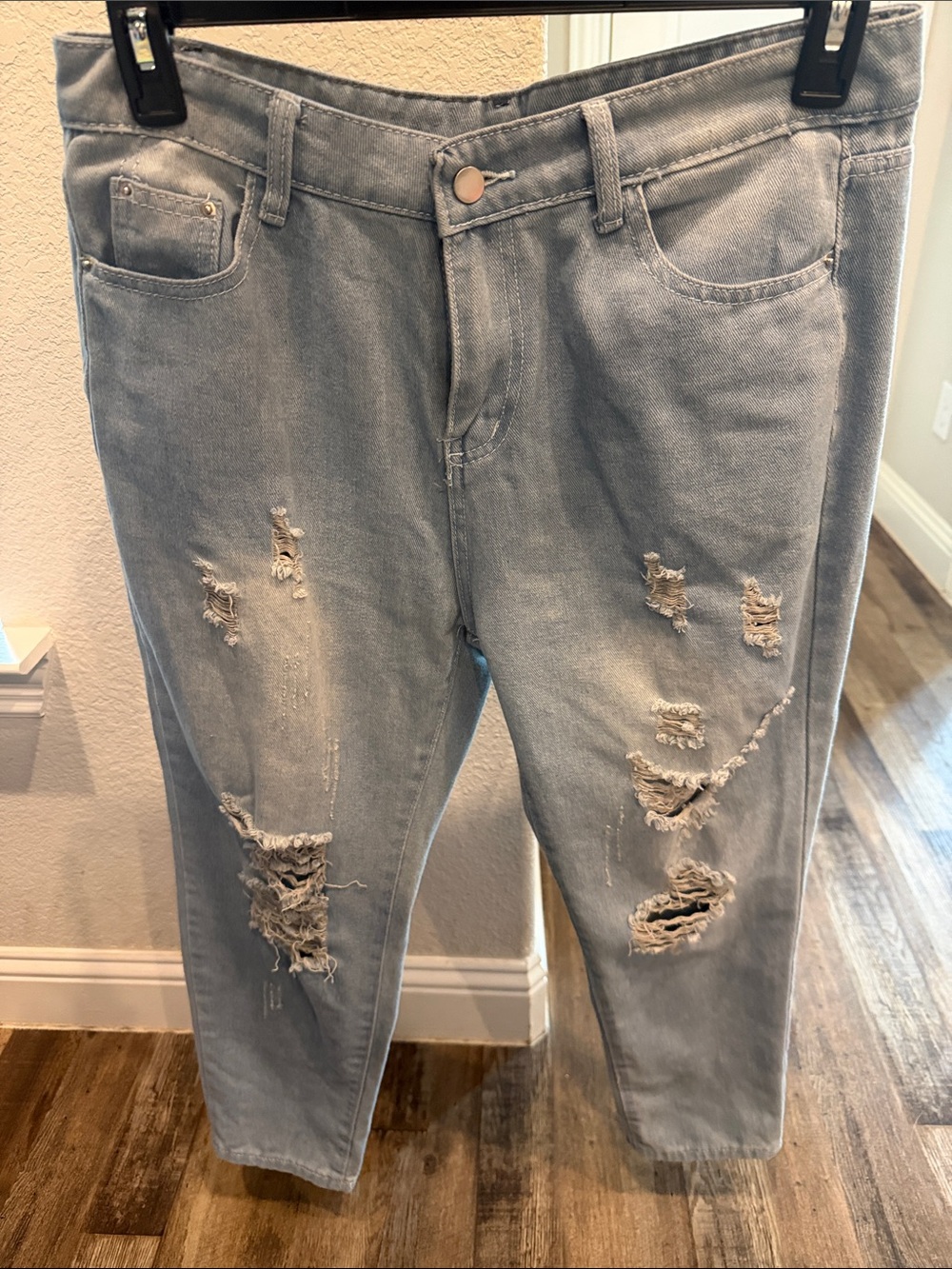 Slim Straight Distressed Women’s Jeans in Light Blue size XL